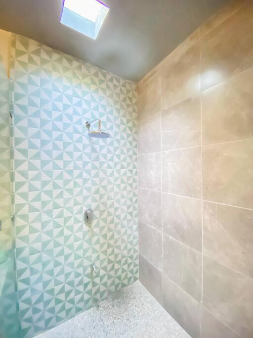 فيلا Modern Casa With Pool 7 Mins From Centro 5Min La Plancha Park ميريدا المظهر الخارجي الصورة